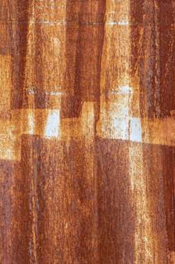 Eskimiş Kırmızımsı Paslı Metal Yapısı