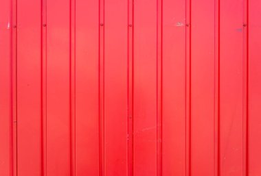 Kırmızı Boyalı Dikey Metal Paneller