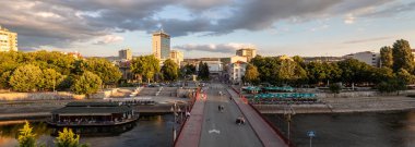 Ambasador Hotel, Hm Store ve Raft Porto Nuovo 'nun Panoramik Görüntüsü