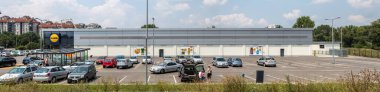 Ni 'deki Lidl Mağazasının Panoramik ResmiName