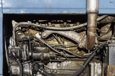 Kapatma Makinesi 40 Yıllık Traktör