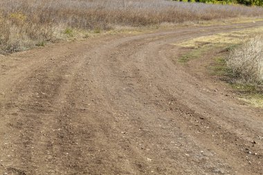 Dirt Road Sağa Dönüyor