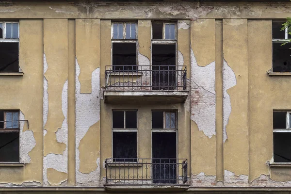 Antiguo Edificio Pintado Amarillo Abandonado Dañado Arruinado — Foto de Stock