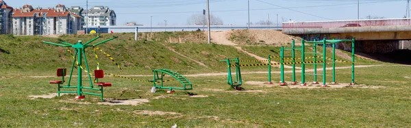 Zewnętrzny Plac Zabaw Czasowo Zabroniony Użytku Podczas Epidemii Korony — Zdjęcie stockowe