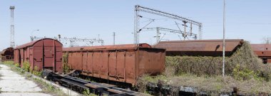 Terk Edilmiş Tren İstasyonu Eski Arabalarla