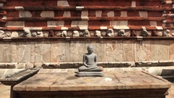 Anuradhapura Sri Lanka Buddha Statyer Framför Dagoba — Stockvideo