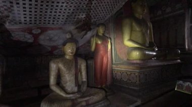 Dambulla, Sri Lanka, duvardan Buda manzaralı mağara tapınağı