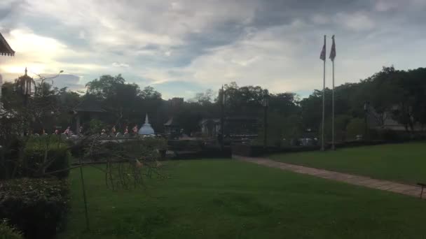 Kandy Sri Lanka Nubes Tarde Sobre Templo — Vídeo de stock