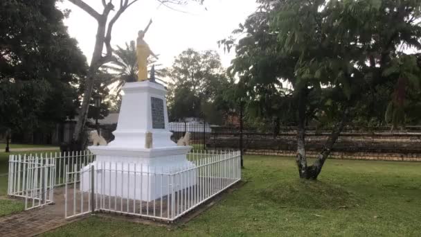 Kandy Sri Lanka Monumento Césped Hierba Templo — Vídeos de Stock