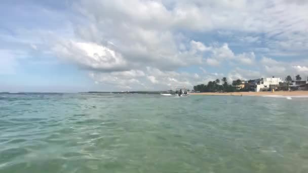 Hikkaduwa, Srí Lanka, pobřeží Indického oceánu — Stock video