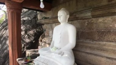 Anuradhapura, Sri Lanka, Buda ve ampul.