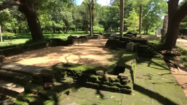 Anuradhapura, Sri Lanka, yeşil taşların kalıntıları. — Stok video