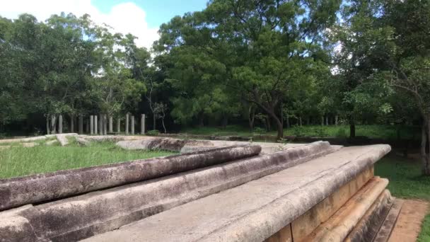 Anuradhapura, Sri Lanka, sisi kolam — Stok Video