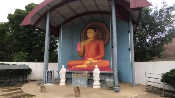 Анурадхапура, Шри-Ланка, Будда вдоль дороги — стоковое видео