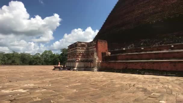 Anuradhapura, Sri Lanka, entrada adicional al templo — Vídeo de stock