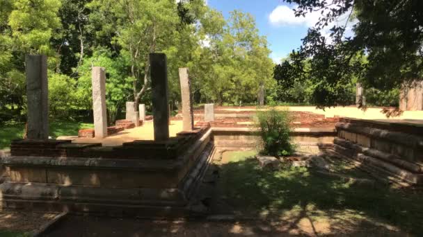 Anuradhapura, Sri Lanka, ruins in old park — Stock Video