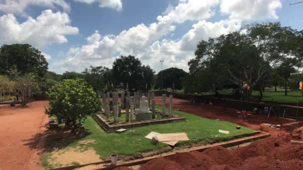 Anuradhapura, Srí Lanka, egy megalapozott palota maradványai — Stock videók