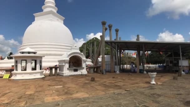 Anuradhapura, Sri Lanka, utsikt över kupolen i Dagoba och pad — Stockvideo