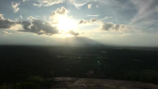 Sigiriya, Sri Lanka, de zonsondergang is nabij — Stockvideo