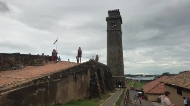 Galle, Sri Lanka, wieża zegarowa z boku — Wideo stockowe
