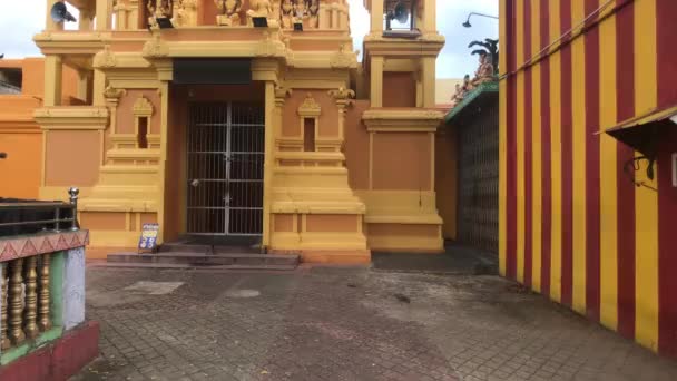 Negombo, Sri Lanka, entrada para um belo edifício — Vídeo de Stock