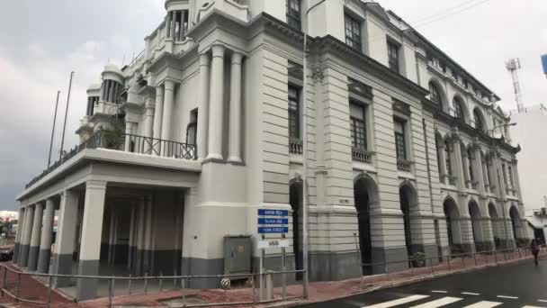 Colombo, Sri Lanka, November 22, 2019, government building on the street Janadhipathi Mawatha — Stock Video