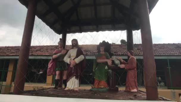 Negombo, Sri Lanka, figurki bogów pod dachem — Wideo stockowe