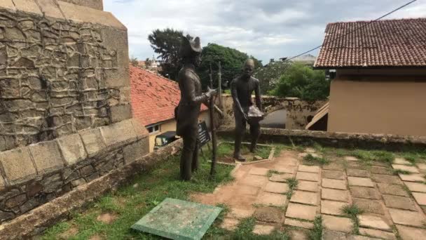 Галле, Шри-Ланка, несколько монументов возле крепости — стоковое видео