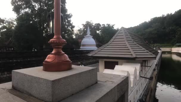 Kandy, sri lanka, 25. November 2019, sri dalada maligawa entlang der Mauer und dagoba im Tempel — Stockvideo