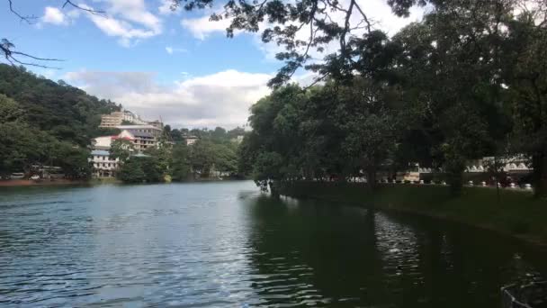 Kandy, sri lanka, Blick auf den See vom Zentrum — Stockvideo