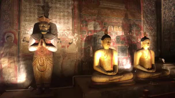 Dambulla, Srí Lanka, 25. listopadu 2019, Dambulla Jeskynní chrám, Buddhova socha část 11 — Stock video