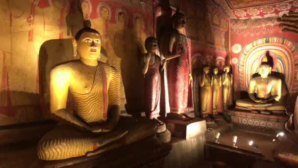 Dambulla, Sri Lanka, 25 de noviembre de 2019, Templo de la cueva de Dambulla, Estatua de Buda Parte 7 — Vídeos de Stock