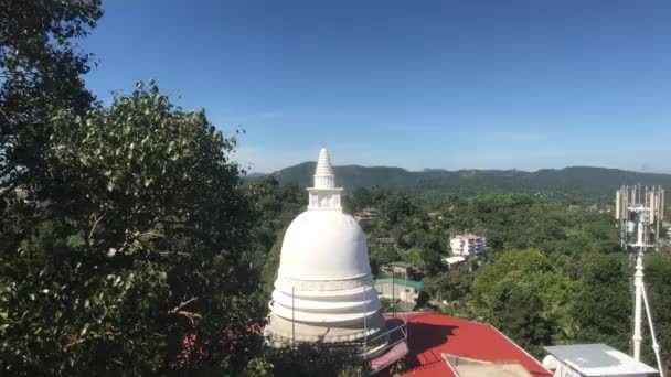 Kandy, Sri Lanka, vista da cúpula de Dagoba do telhado lateral — Vídeo de Stock