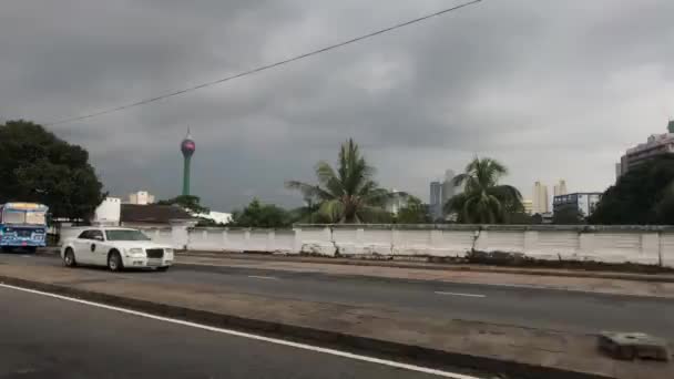 Colombo, Sri lanka, bus traffic on the street — Stok video