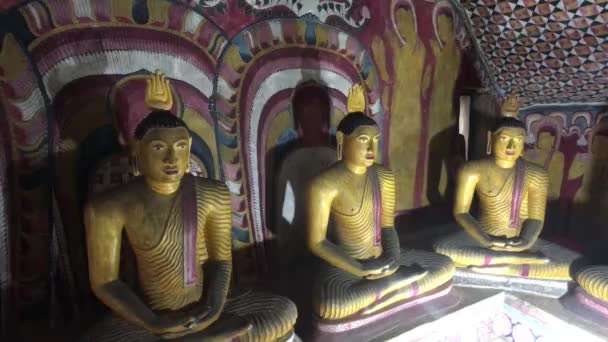 Dambulla, Srí Lanka, 25. listopadu 2019, Dambulla Jeskynní chrám, Buddhova socha část 15 — Stock video