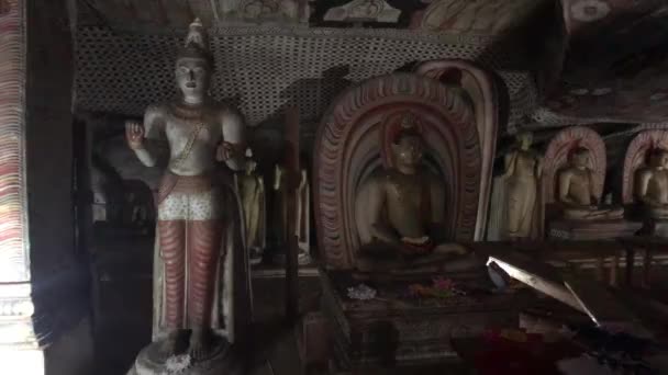 2019年11月25日，斯里兰卡丹布莱拉，丹布莱拉洞穴寺，佛像第一部分 — 图库视频影像