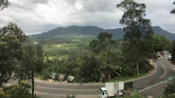 Ella, Sri Lanka, uma estrada sinuosa para plantações de chá — Vídeo de Stock