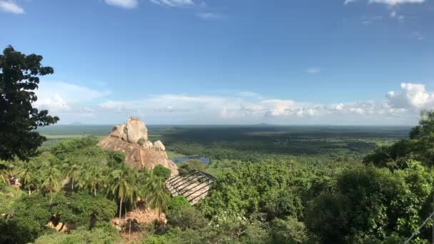 Mihintale, Sri Lanka, hermosa montaña y naturaleza — Vídeo de stock