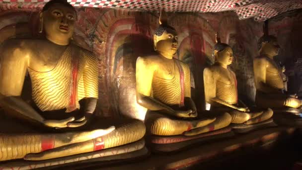 Dambulla, Srí Lanka, 2019. november 25., Dambulla barlang templom, Buddha szobor 10. rész — Stock videók
