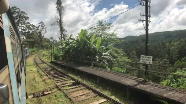 Ella, Sri Lanka, paragem de comboio na estação — Vídeo de Stock