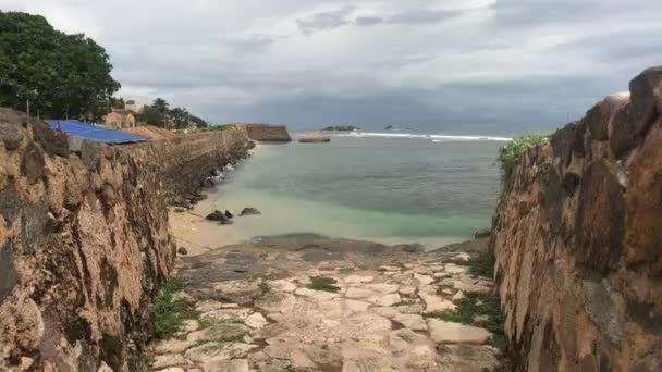 Galle, Sri Lanka, sea view through the embrasure — 비디오
