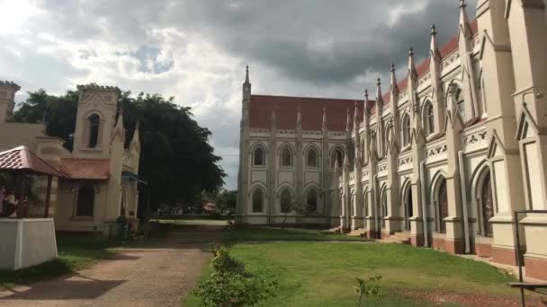 Negombo, Sri Lanka, 2019. november 23., Szent Sebestyén templom, templom oldalnézet — Stock videók