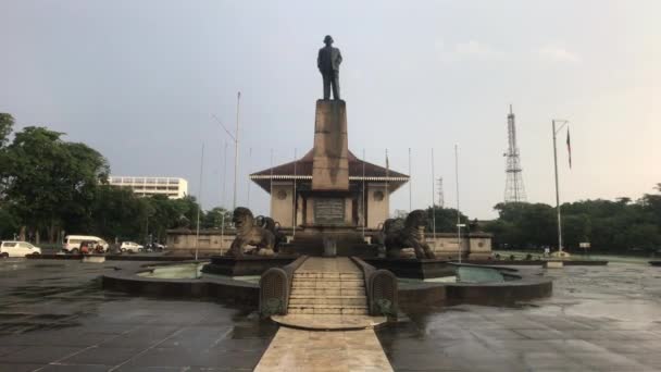 Colombo, Sri lanka, 20 de novembro de 2019, Praça da Independência, Colombo 07, O Memorial da Independência, vista direta do edifício e do monumento — Vídeo de Stock