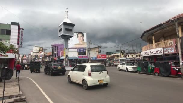 Negombo, Sri Lanka, le 23 novembre 2019, carrefour animé d'une petite ville partie 3 — Video
