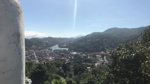 Kandy, Sri Lanka, vista para a cidade a partir do lado do telhado — Vídeo de Stock