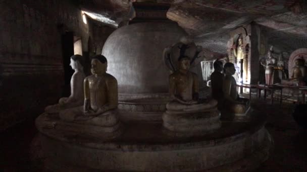 Dambulla, Sri Lanka, 25 Kasım 2019, Dambulla Mağara Tapınağı, Buda Heykeli Bölüm 19 — Stok video