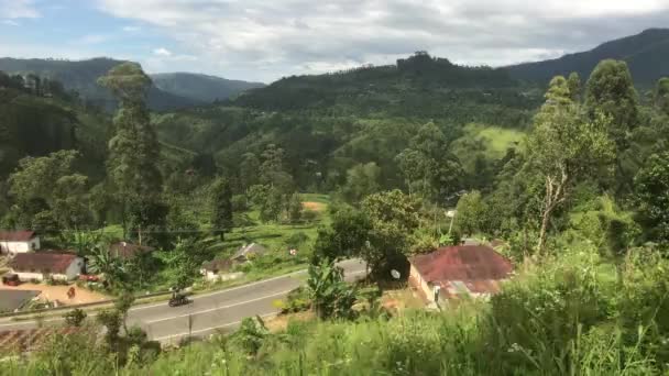 Ella, Sri Lanka, carros de passagem — Vídeo de Stock