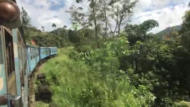 Ella, Sri Lanka, tráfico ferroviario de alta velocidad — Vídeo de stock