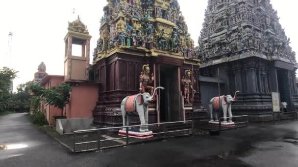 Colombo, Sri lanka, Sri Murugan St, tempel van Sri Kailawasanathan Swami Devasthanam Kovil — Stockvideo