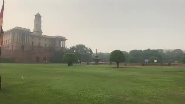 Nova Deli, Índia, 11 de novembro de 2019, o smog urbano cobre o sol sobre a parte 2 da cidade — Vídeo de Stock